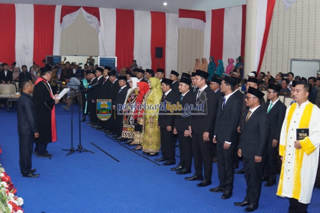 Bupati-Wakil Bupati Pesibar Hadiri Pelantikan Dprd Periode 2024-2029